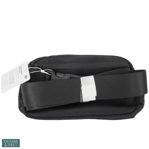 Lululemon Everywhere Belt Bag 1L Black Adjustable Strap Hands-Free Travel NEW - Picture 8 of 10